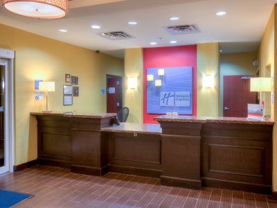 Hotel Express And Elk By Ihg 3*