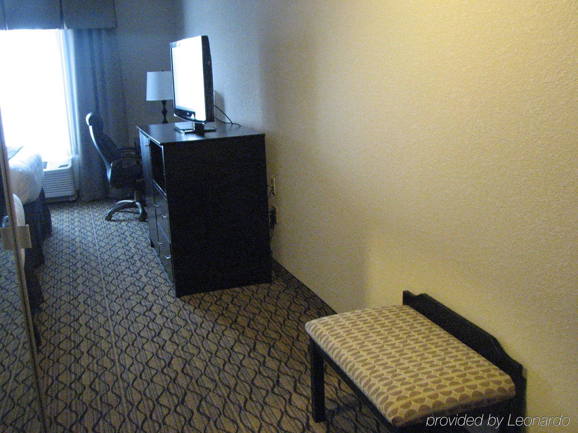Express And Elk By Ihg Hotel 3*