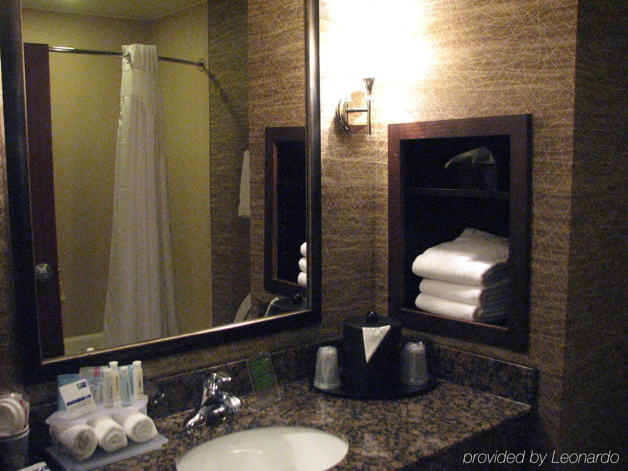 Express And Elk By Ihg 3*