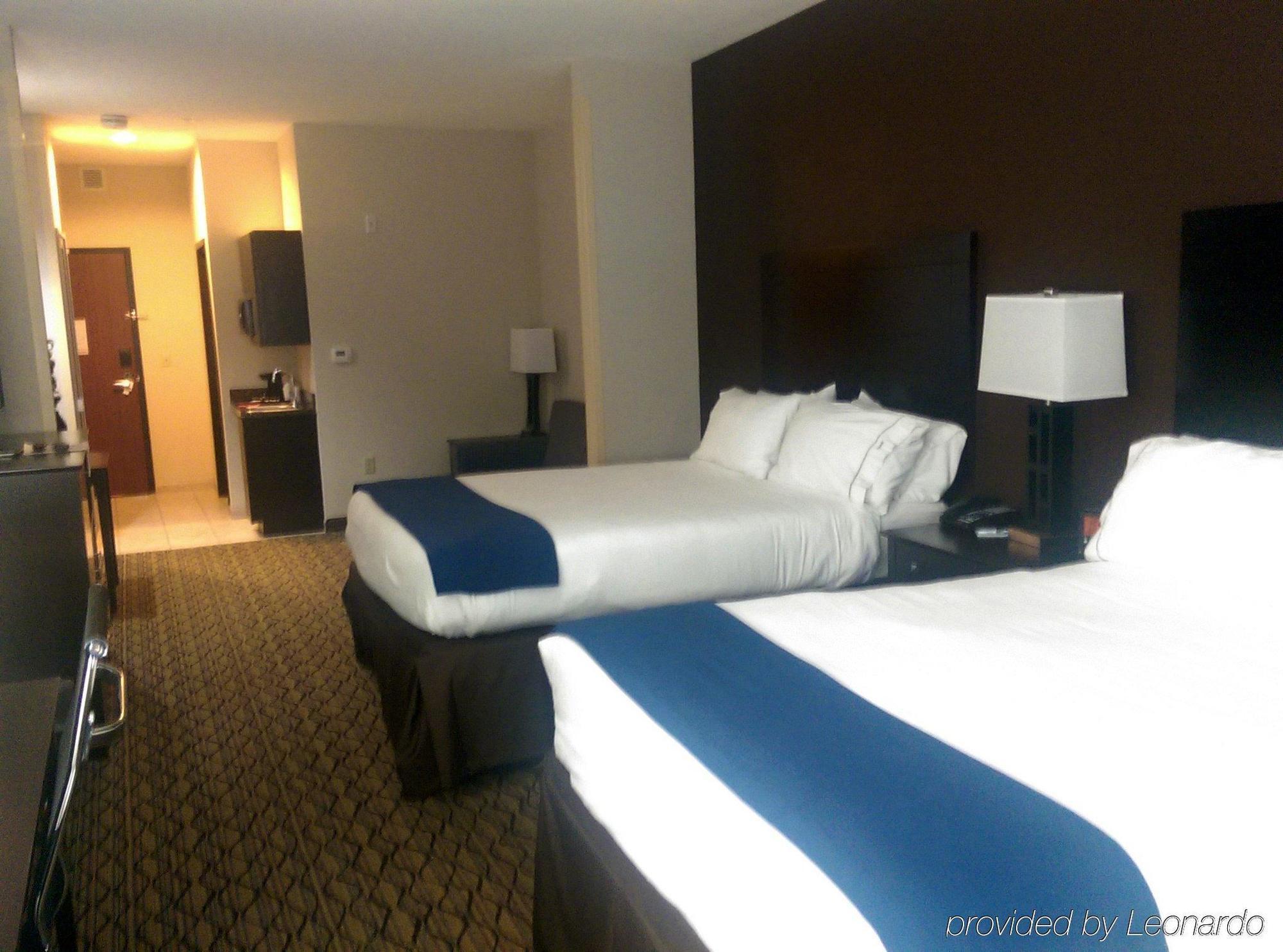 Holiday Express And By Ihg Elk City