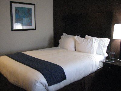 Hotel Express And Elk By Ihg 3*